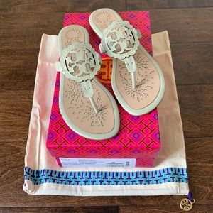NIB TORY BURCH Authentic Rare Miller Sage Leather Scallop Thong Sandal Size 7.5